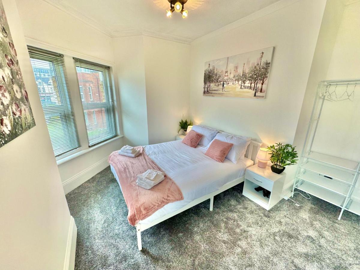 Chic Apartment In Central Bournemouth With Parking Exterior foto
