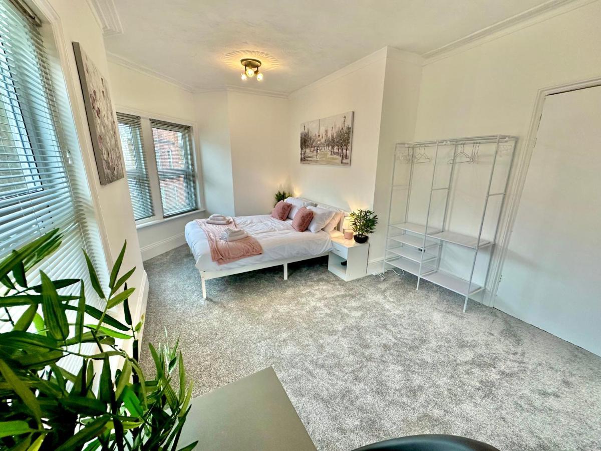 Chic Apartment In Central Bournemouth With Parking Exterior foto